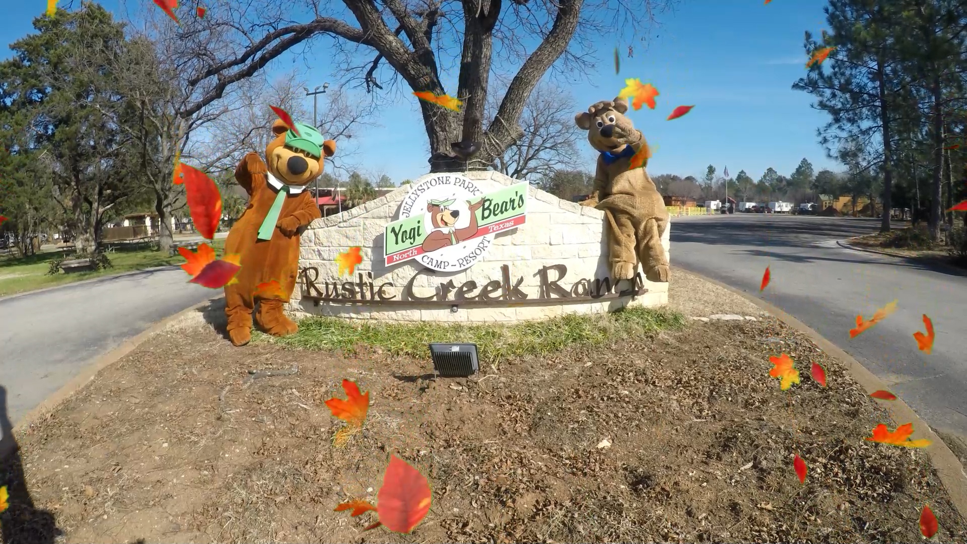 Bear mascots at the entrance for a Jellystone campground