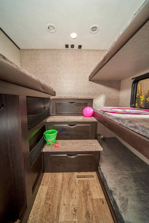 5th Wheel Trailer Bunkroom