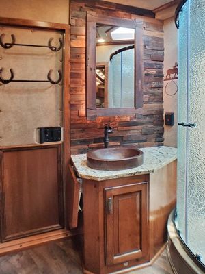 Horse trailer full bathroom